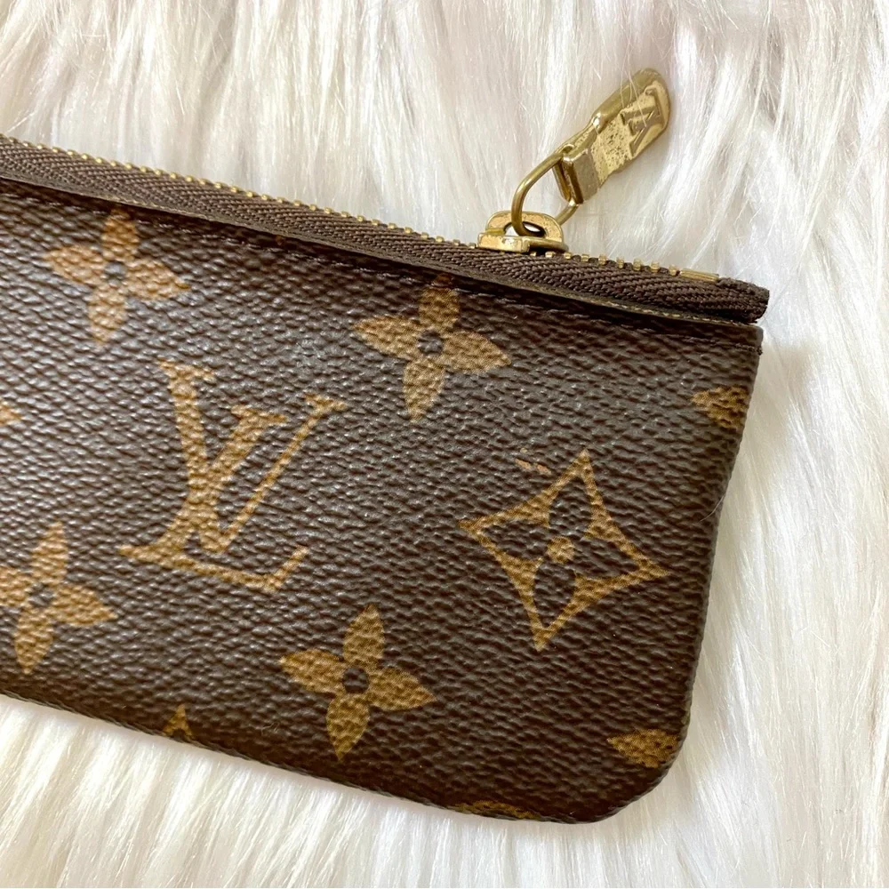 Louis Vuitton Classic Monogram LV Small pouch keychain - Picture 2 of 4